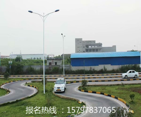 ������У