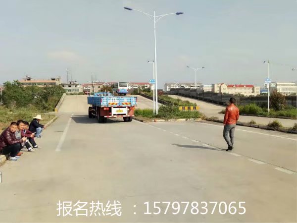 ������У