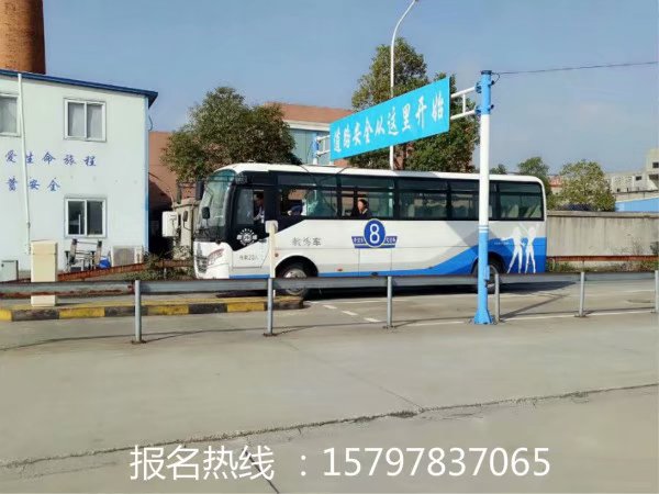 ������У